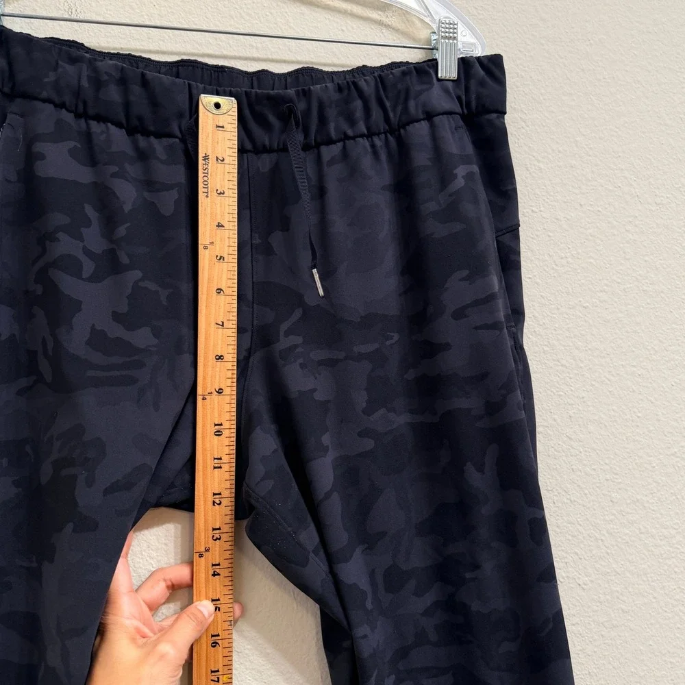 Lululemon On the Fly 7/8 Pant Camo Black Gray Size 12 Pockets Athleisure